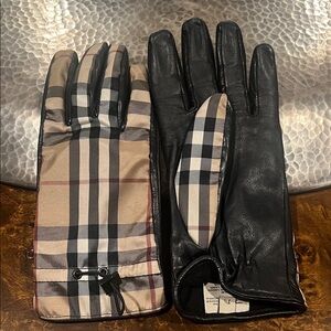 Burberry Women’s leather gloves.